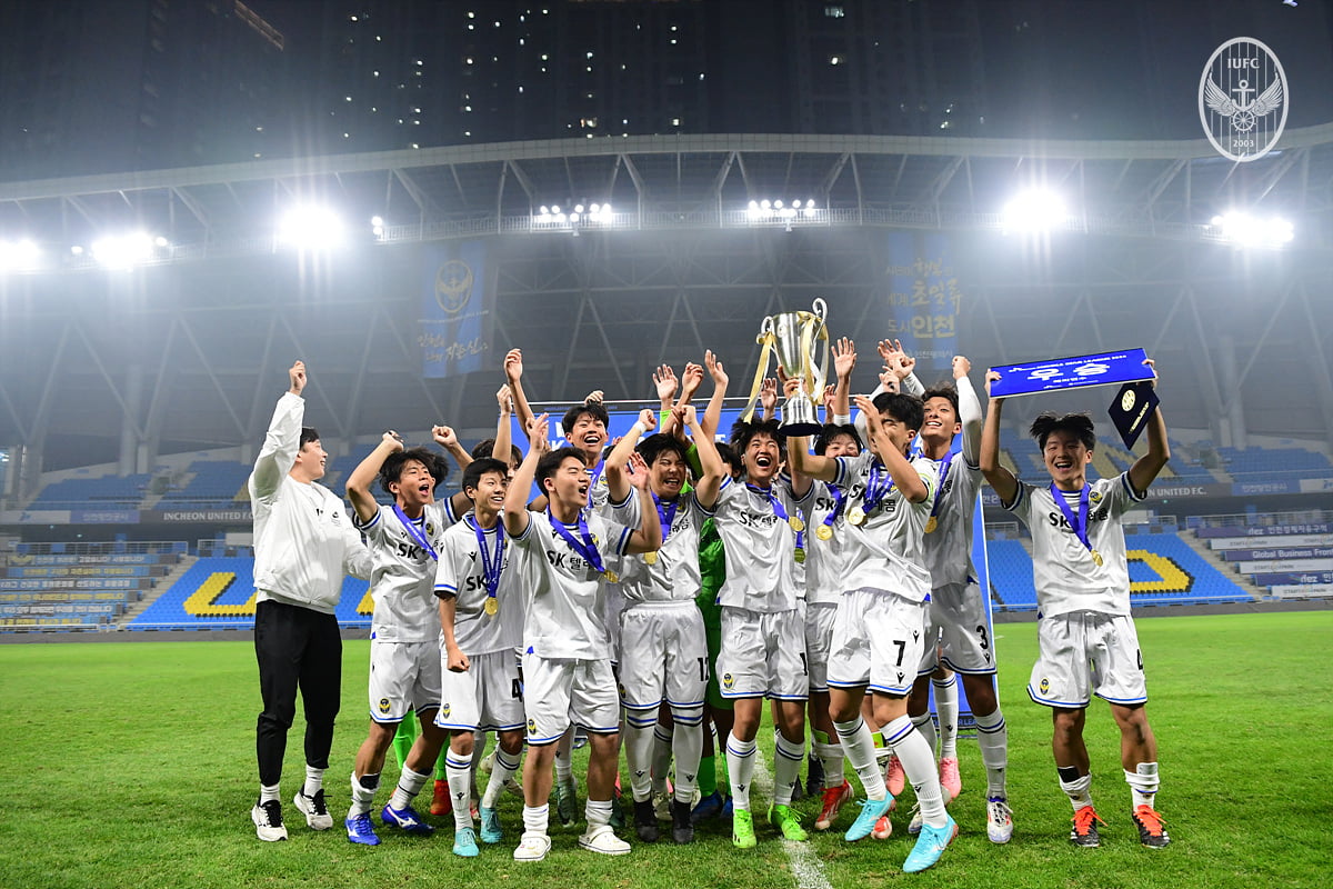 完胜！爱德华兹20中9，浓眉23+11+3，新纪录诞生，西部第八易主