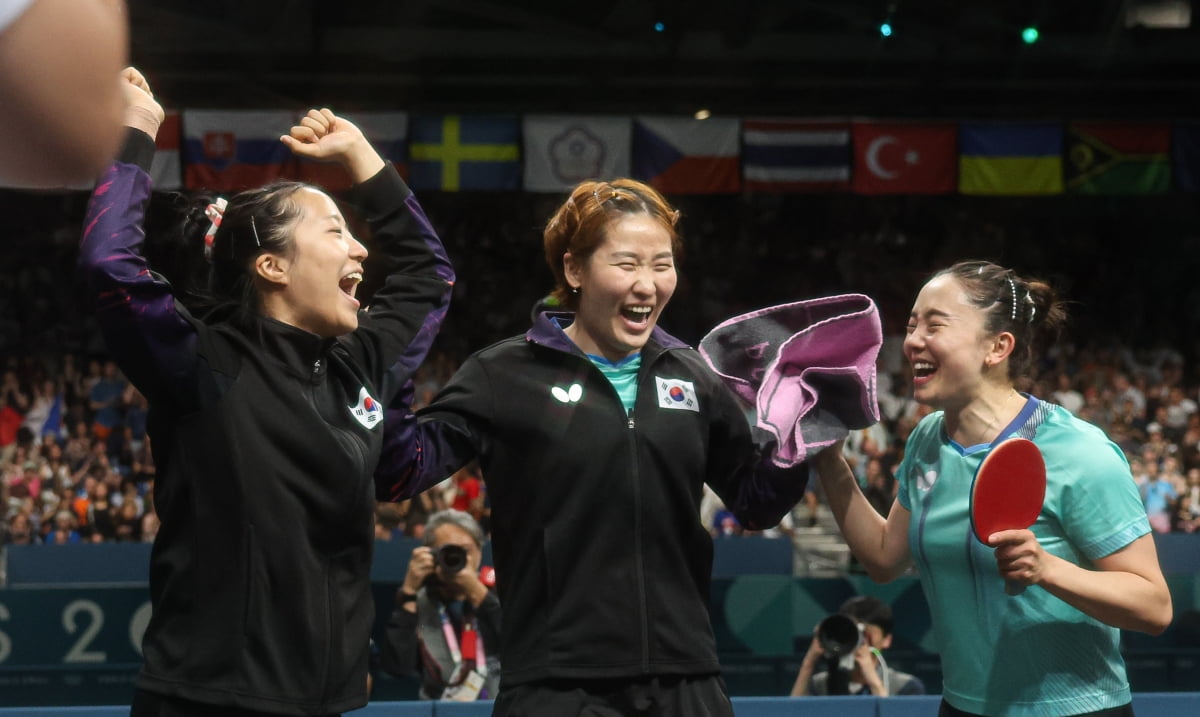 欧国联-穆阿尼双响琼阿梅尼染红 法国2-1比利时