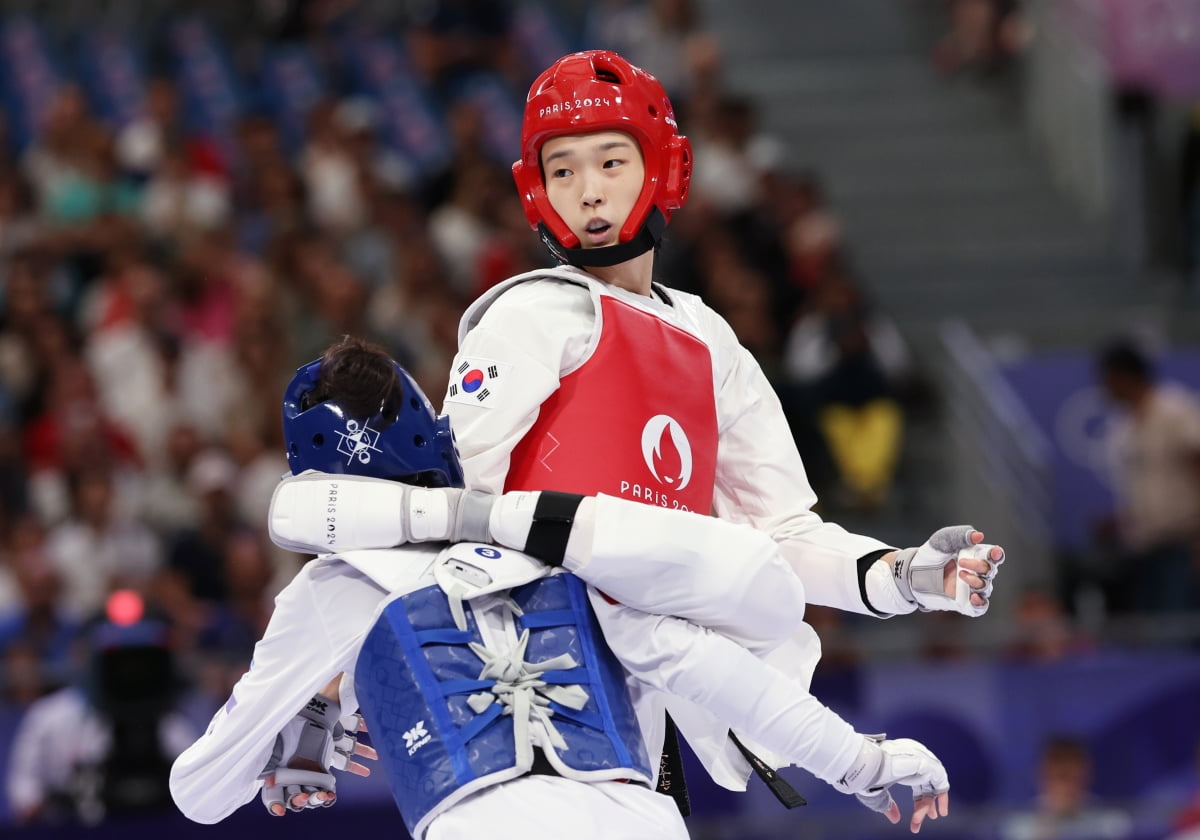 打破僵局！吉滕斯破门，多特1-0领先拜仁