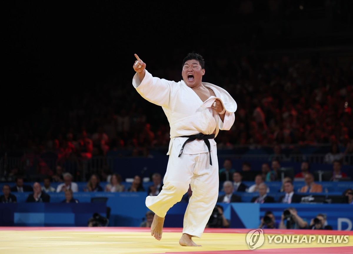 ⚽意甲半场：弗拉泰西闪击 劳塔罗补时破门 国际米兰暂2-1领先乌迪内斯