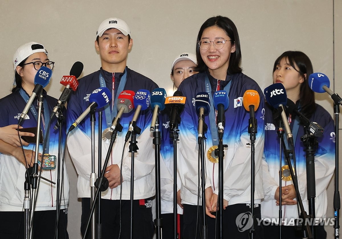 穆帅：输球让球迷们失望了，赛季很长我们仍在争冠行列