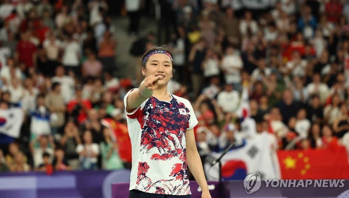 尤文发布意大利国家德比海报：中场球员法乔利单人出镜