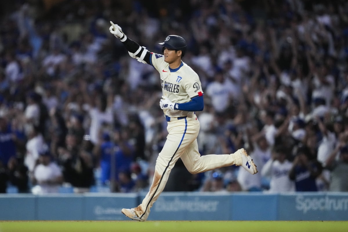内马尔力挺维尼修斯拿2024金球奖：他配得上这份荣誉 没人比他做得更好