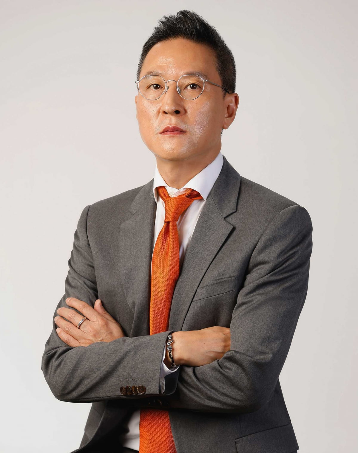 曼联球迷唱歌嘲讽曼城：作弊的混蛋 你们知道自己是什么