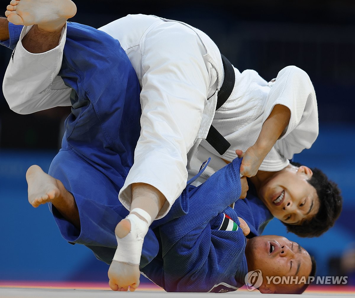 莱万梅开二度 拉菲尼亚助攻双响 巴萨暂2-0阿拉维斯