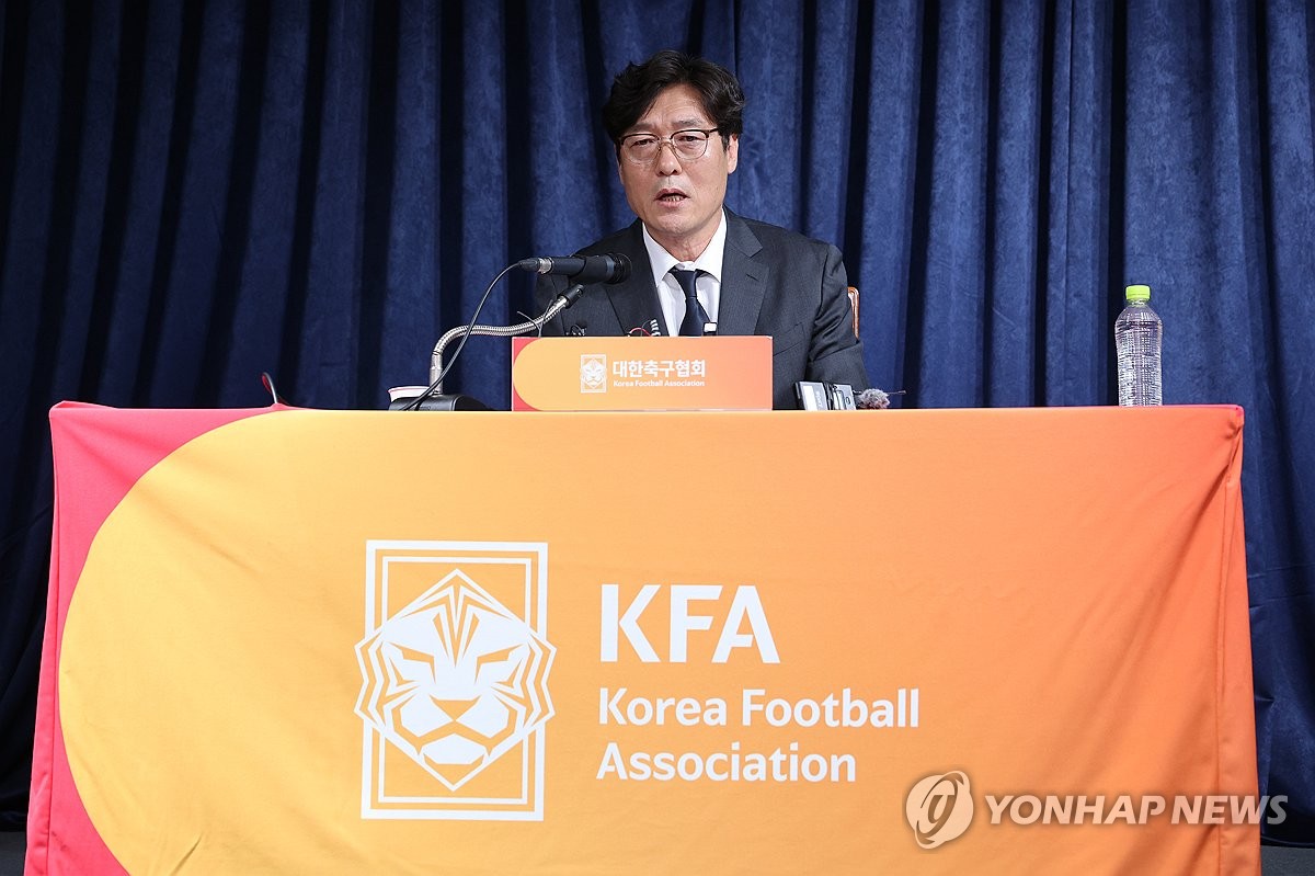 门兴高层目前仍然支持主帅塞瓦内，他们认为时机还早