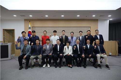 状态火热！斯图尔特狂砍30分11篮板&约内斯库三分绝杀 自由人逆转山猫