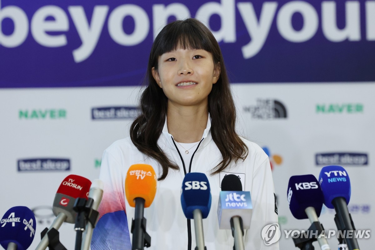 三节比赛没打完青岛&山东各1人6犯离场，库马杰7分钟6犯