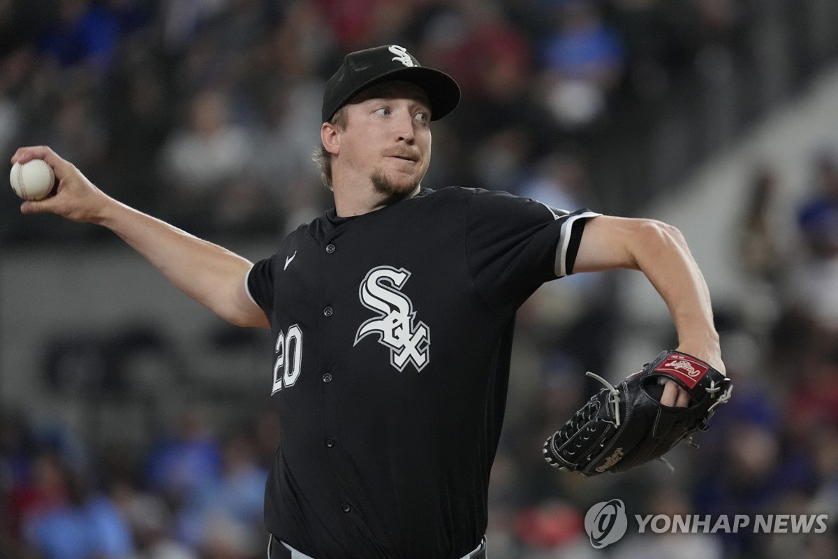 反客为主！知念庆禁区内炮弹头球破门 鹿岛鹿角1-0领先川崎前锋